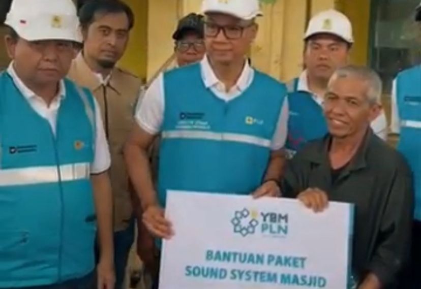  PLN menyalurkan bantuan paket sound system kepada masjid di Aceh. <b>(PLN)</b>
