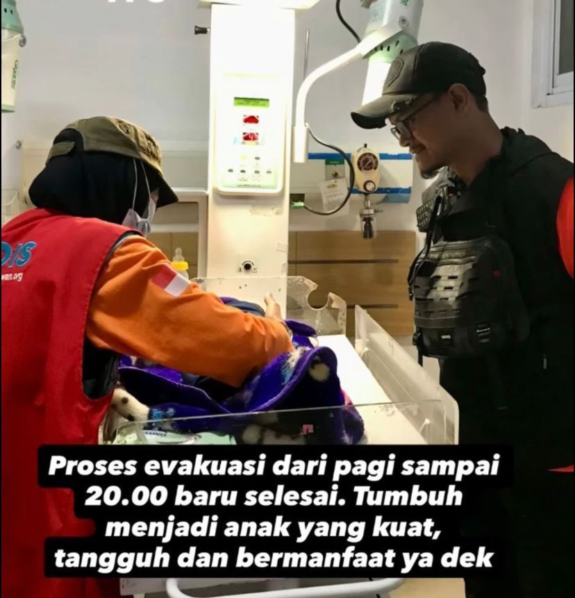 Tangkap layar dari Instagram @hidayathattar_ saat proses evakuasi pada Rabu, 31 Desember 2025 di Rumah Sakit Adam Malik, Medan.  <b>(Instagram @hidayathattar_)</b>