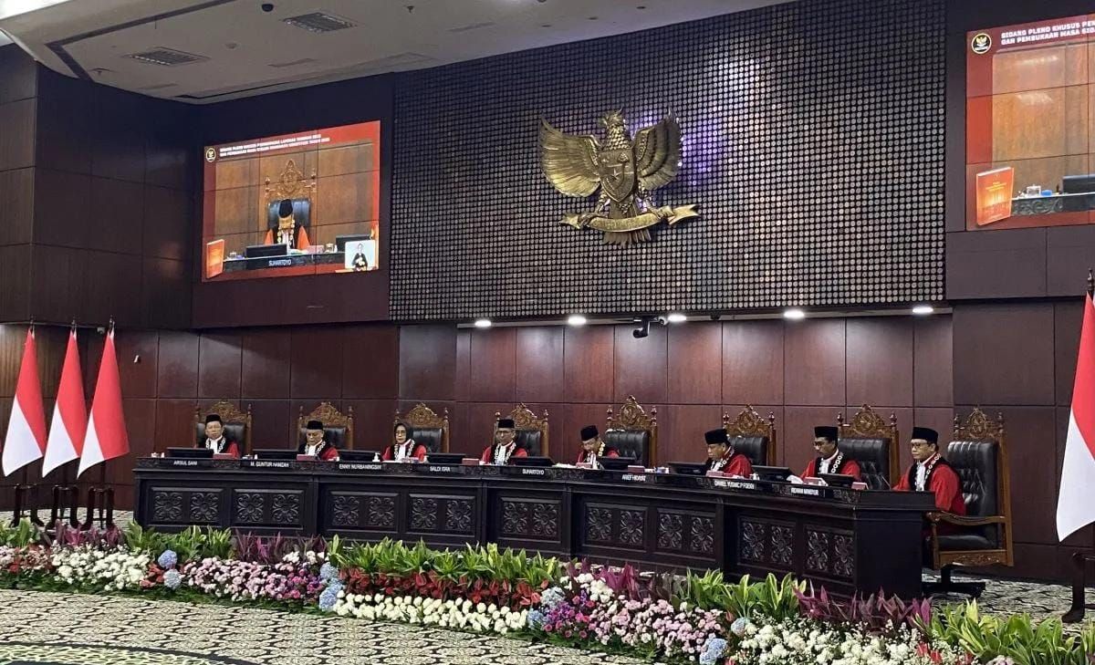 Delapan hakim konstitusi menghadiri sidang pleno khusus dengan agenda penyampaian laporan tahunan 2025 dan pembukaan masa sidang Mahkamah Konstitusi tahun 2026 di Ruang Sidang Pleno MK, Jakarta, Rabu 7 Januari 2026. ANTARA/Fath Putra Mulya <b>(Antara)</b>