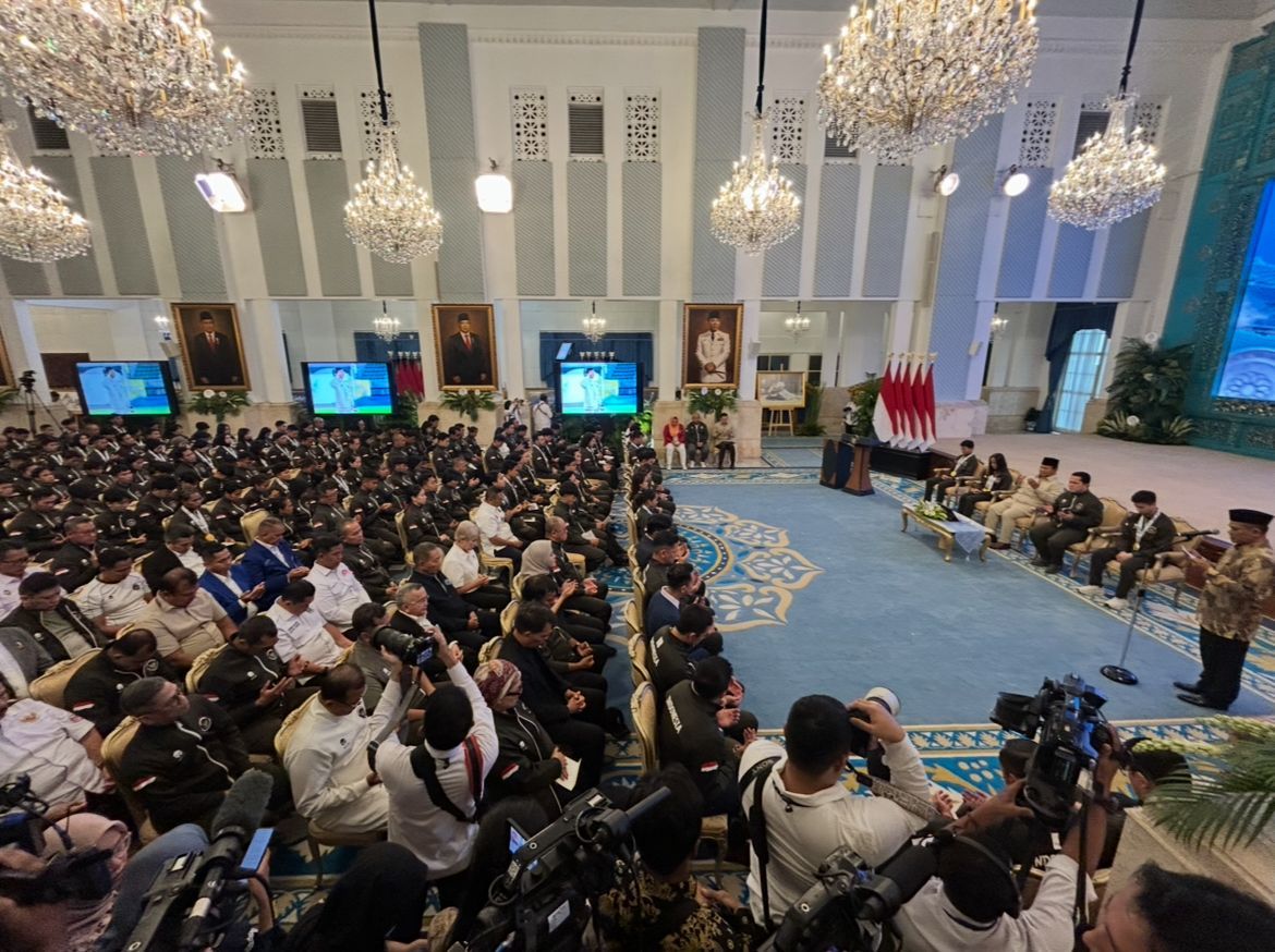Prabowo Subianto Berikan Bonus/Insentif ke Atlet Sea Games 2025 di Istana Negara <b>(NTvnews)</b>