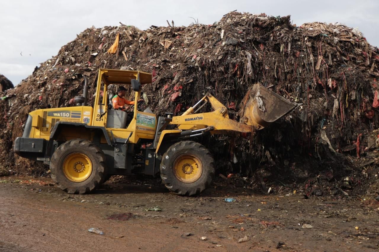 Lonjakan timbulan sampah saat musim buah di Pasar Induk Kramat Jati <b>(Suku Dinas Lingkungan Hidup Jaktim)</b>