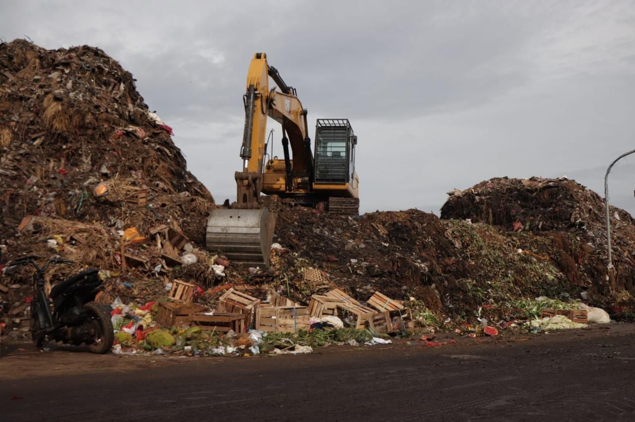 Lonjakan timbulan sampah saat musim buah di Pasar Induk Kramat Jati <b>(Sudin LH Jakarta Timur)</b>