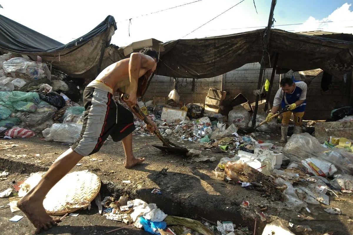 Puluhan orang diduga terjebak TPA runtuh di Filipina tengah. (ANTARA/Xinhua) <b>(Antara)</b>