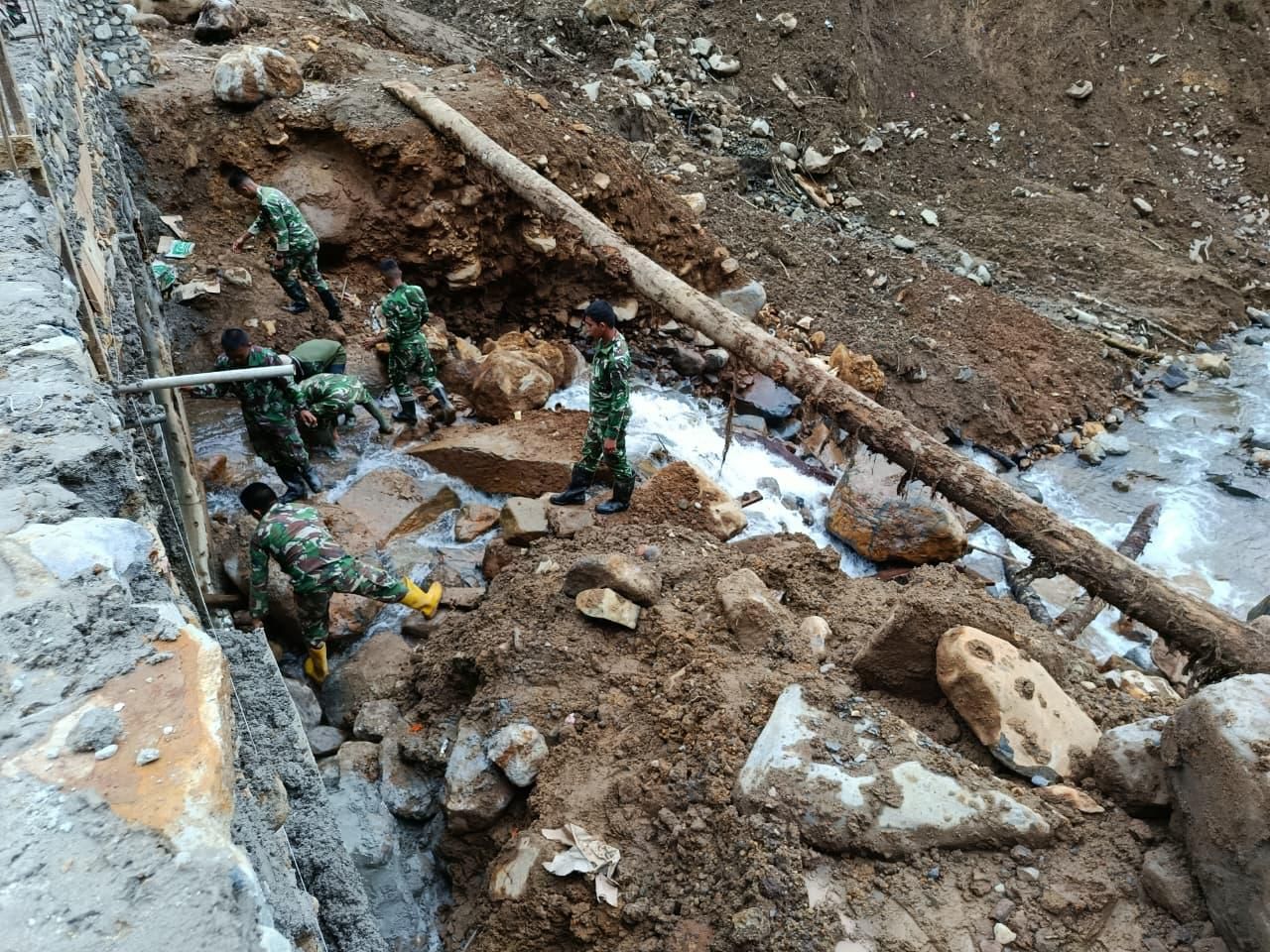 Pembangunan Jembatan Bailey di Desa Aek Nabara, Kecamatan Marancar, Kabupaten Tapanuli Selatan. <b>(Dok.Ntvnews.id)</b>