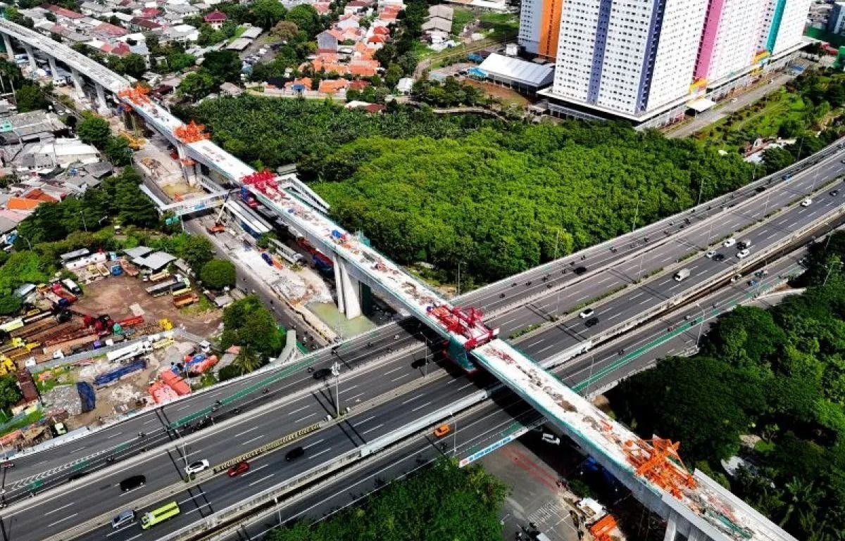 Proyek Light Rail Transit (LRT) Jakarta Fase 1B Velodrome-Manggarai. <b>(Antara)</b>