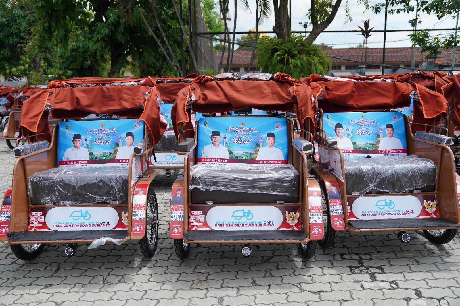 Becak listrik yang diberikan Presiden Prabowo kepada para lansia di Kabupaten Tulungagung, Jawa Timur. 