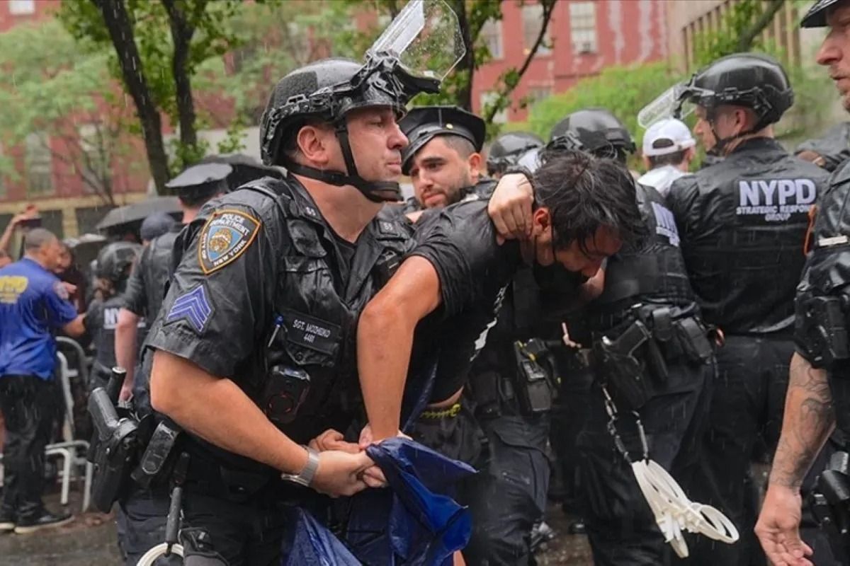 Ilustrasi - Penangkapan warga dalam aksi unjuk rasa di New York, Amerika Serikat. ANTARA/Anadolu/py. <b>(Antara)</b>