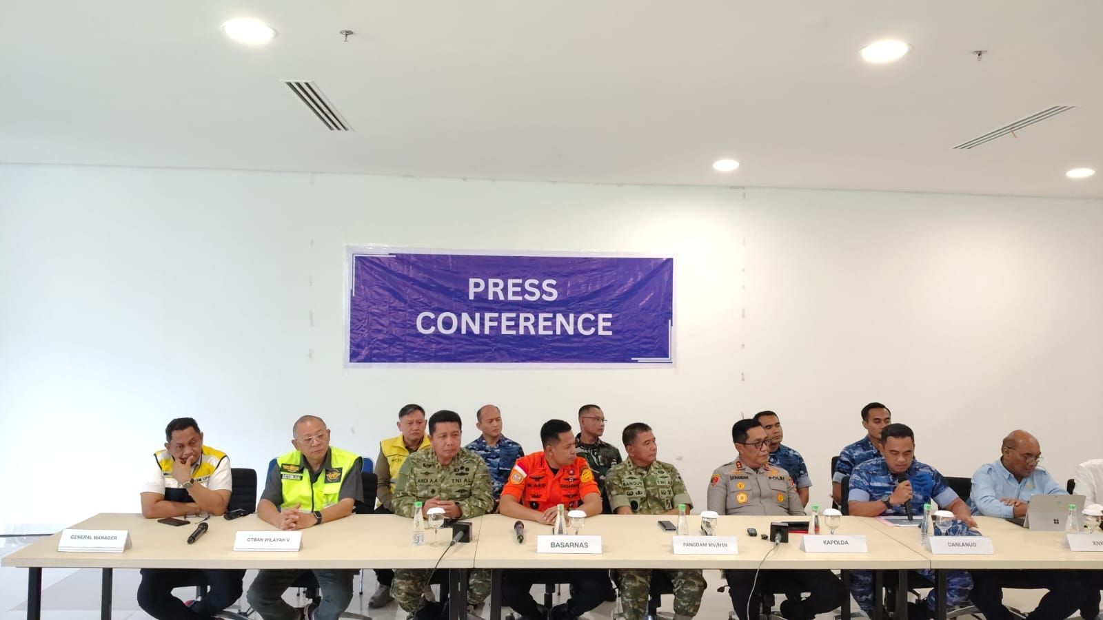 Konferensi pers penemuan badan Pesawat ATR 42-500 <b>(Dok: NTVNews.id)</b>