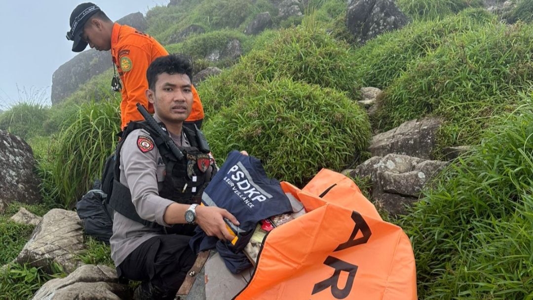 Tim SAR gabungan berhasil menemukan korban serta sejumlah bagian pesawat di area operasi jatuhnya pesawat ATR 42-500 <b>(Dokumentasi )</b>