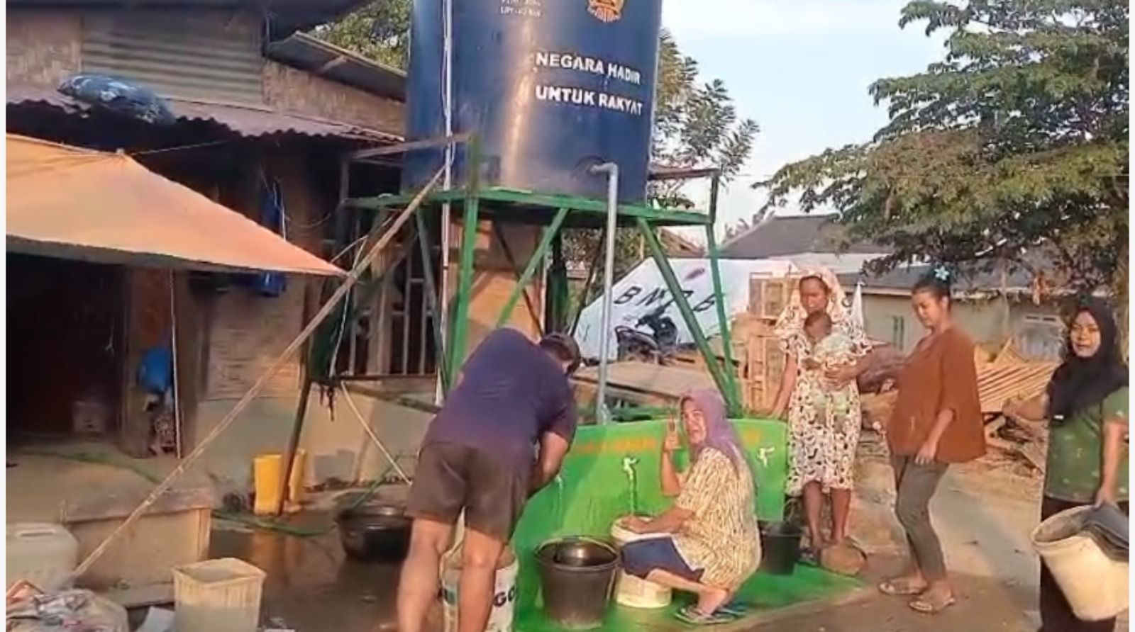 Titik sumur bor di Aceh Tamiang yang dibangun oleh TNI Angkatan Darat dari Komando Daerah Militer (Kodam) Iskandar Muda guna pemulihan air bersih pasca bencana. <b>(Bakom RI)</b>