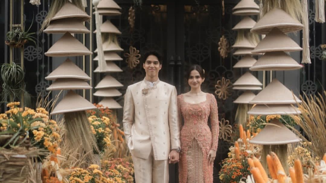 Momen lamaran El Rumi dan Syifa Hadju  <b>(Instagram)</b>