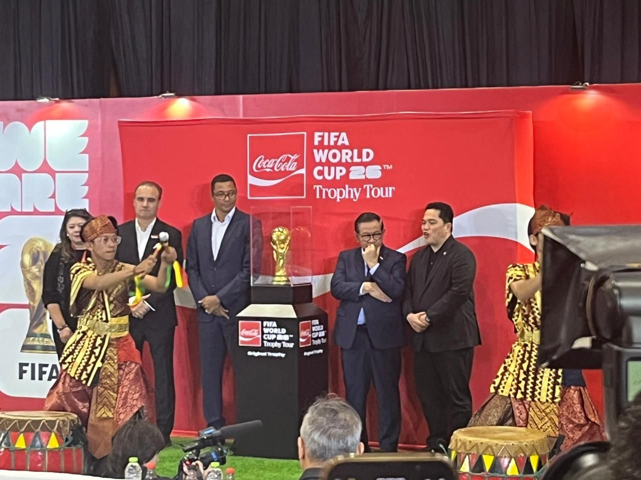 Trophy Piala Dunia 2026 yang Mampir ke Jakarta  <b>(NTVNews.id/Adiansyah)</b>