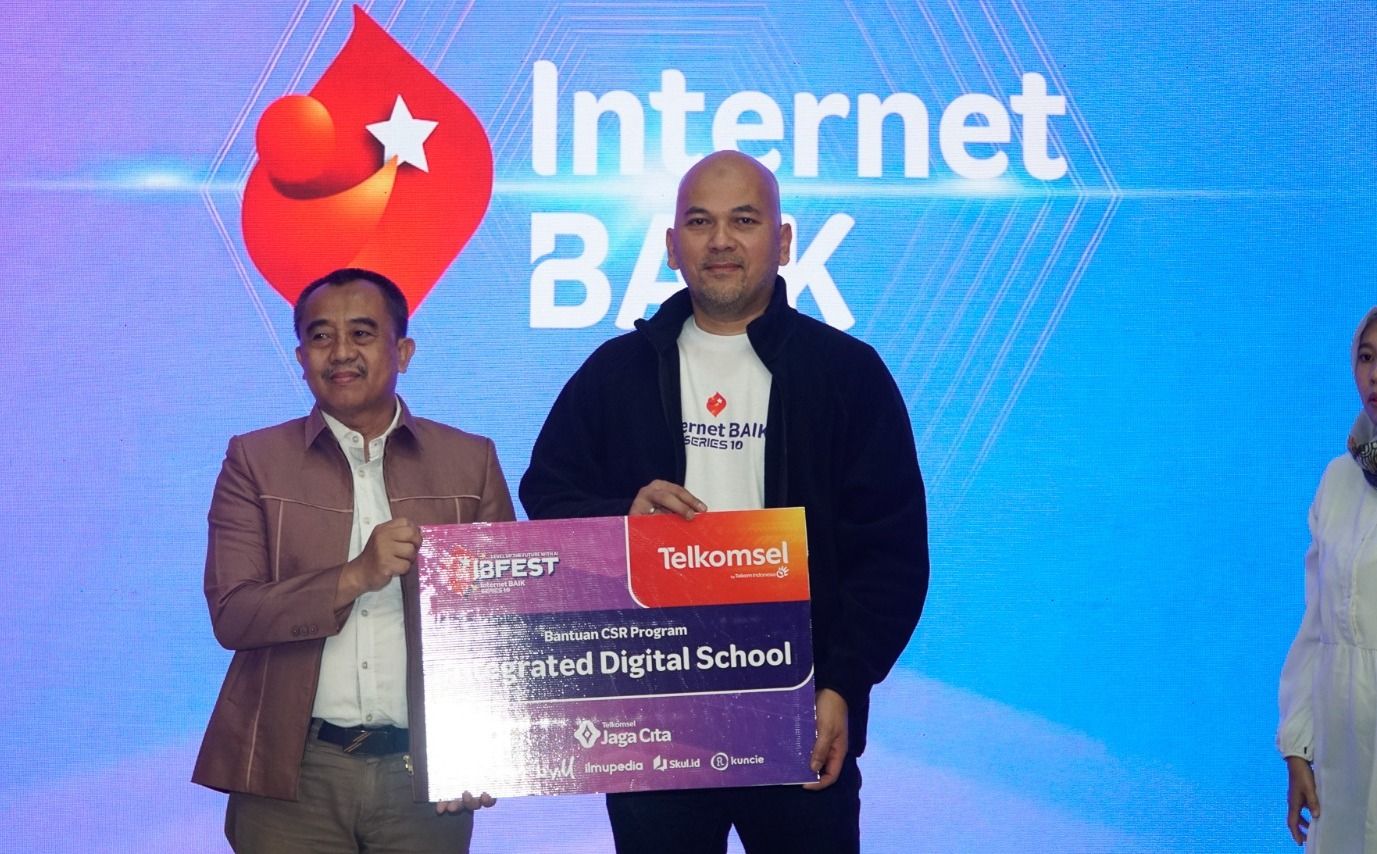 Sejalan dengan visi Indonesia Emas 2045 pemerintah dan inisiatif Telkomsel Jaga Cita, Internet BAIK Festival Series 10 berkomitmen menciptakan ekosistem digital yang inklusif, aman, dan berkelanjutan bagi pelajar Indonesia, terutama terkait AI. <b>(Telkomsel)</b>