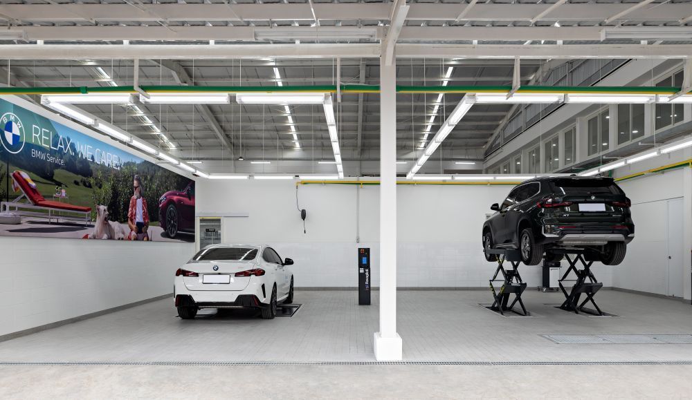BMW Astra Mampang menghadirkan konsep showroom yang lebih modern, terbuka, dan berfokus pada pelanggan. (Foto: Dok/Istimewa)