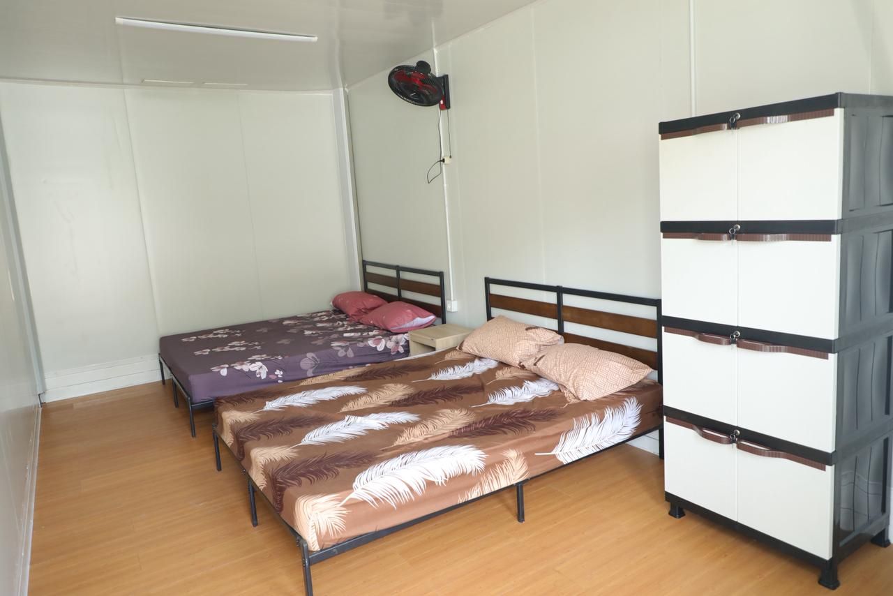 Fasilitas kamar tidur Hunian Sementara (Huntara) di Kabupaten Aceh Tamiang, Kamis, 22 Januari 2026.  <b>(kemenkoinfra)</b>