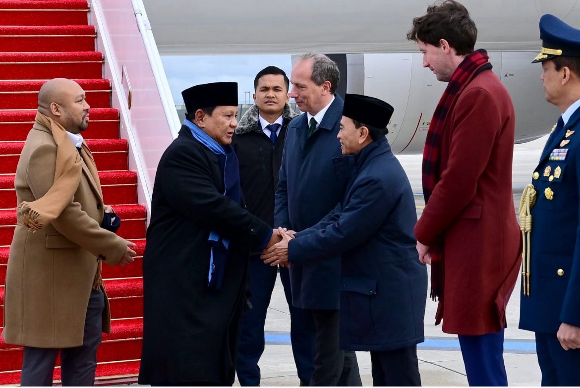 Pesawat Kepresidenan yang membawa Presiden Republik Indonesia Prabowo Subianto tiba di Bandar Udara Orly, Paris, Prancis <b>(Setpres)</b>