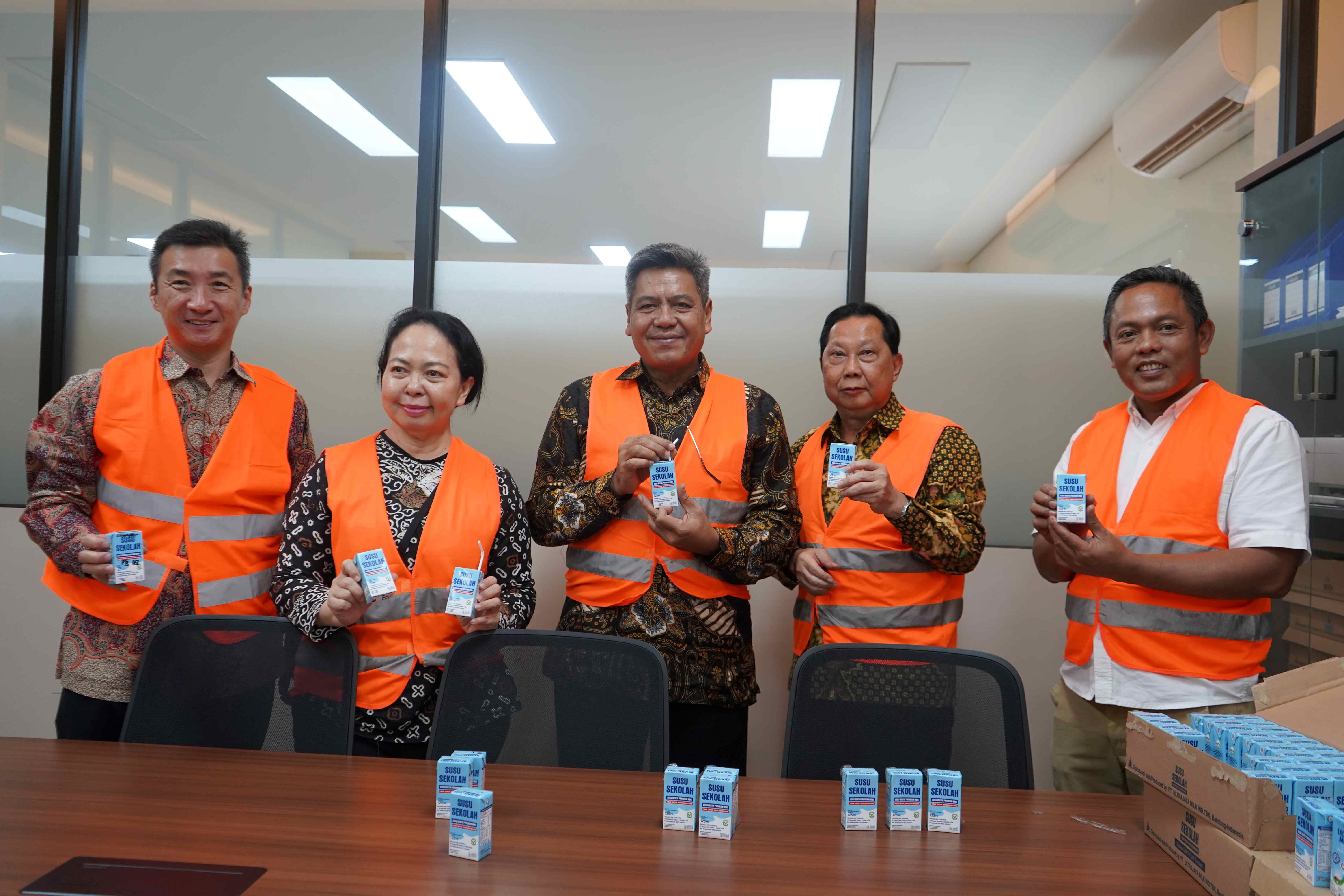 PT Ultrajaya Milk Industry &amp; Trading Company Tbk senilai Rp1,14 triliun untuk memperkuat pasokan susu UHT bagi program MBG.
