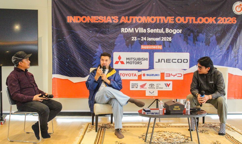 Pebalap Reli sekaligus Brand Ambassador PT Mitsubishi Motors Krama Yudha Sales Indonesia (MMKSI), Rifat Sungkar memberikan pandangannya mengenai mengapa Mitsubishi Destinator kini menjadi primadona baru. (Foto: Dok/Istimewa)