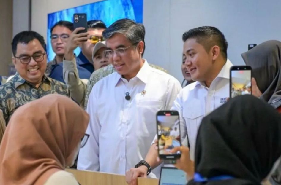 Seskab Teddy dan Menaker Tinjau Program Magang Nasional di PT Paragon <b>(Istimewa)</b>