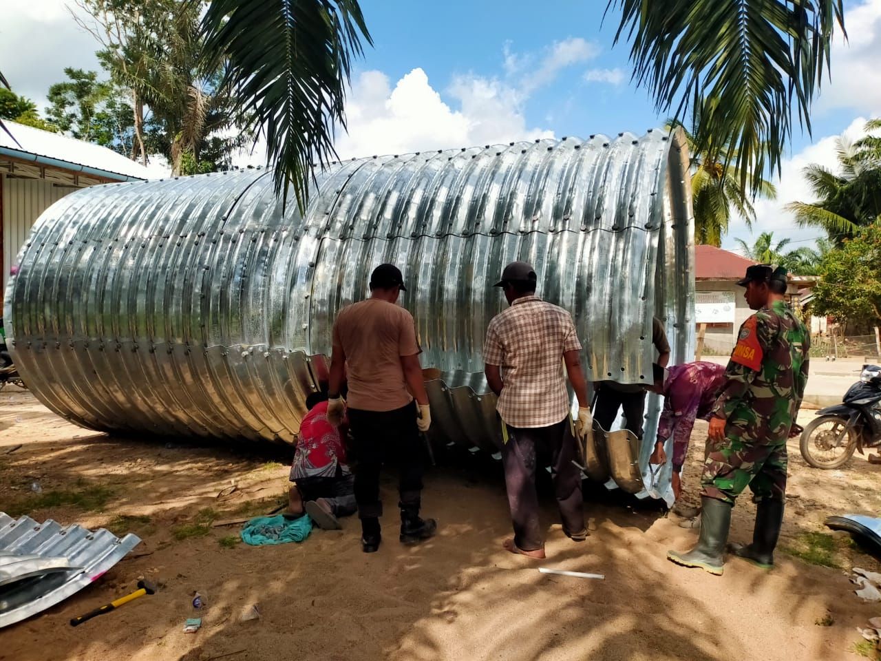 Pembangunan jembatan armco tahap awal di Desa Keudongdong, Kecamatan Darul Fallah, Kabupaten Aceh Timur. <b>(Istimewa)</b>
