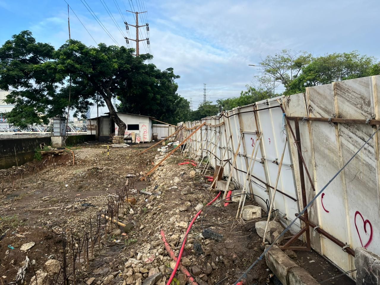 Lokasi pembangunan Rumah Pompa Daan Mogot <b>(NTVNews.id/Adiansyah)</b>