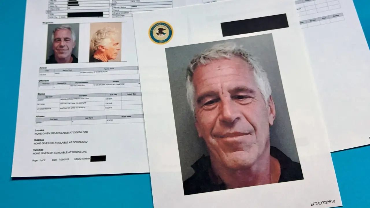 Berkas Epstein kembali menjadi sorotan setelah postingan viral di 4Chan muncul kembali dalam dokumen yang baru dirilis. <b>(Times Now World)</b>