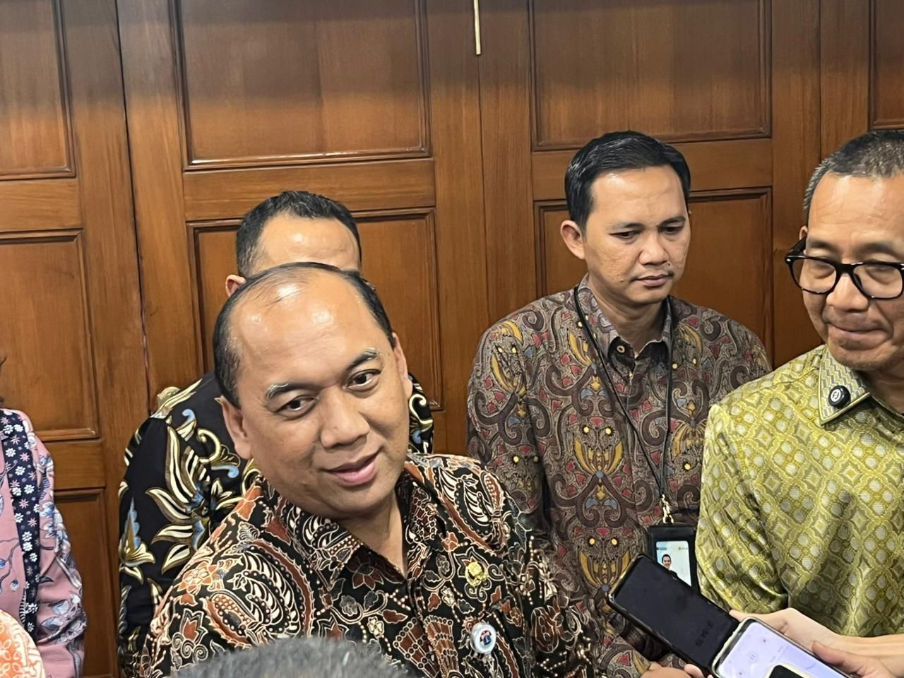 Uus Kuswanto dan Moch. Andy Adchaminoerdin <b>(NTVNews.id/Adiansyah)</b>