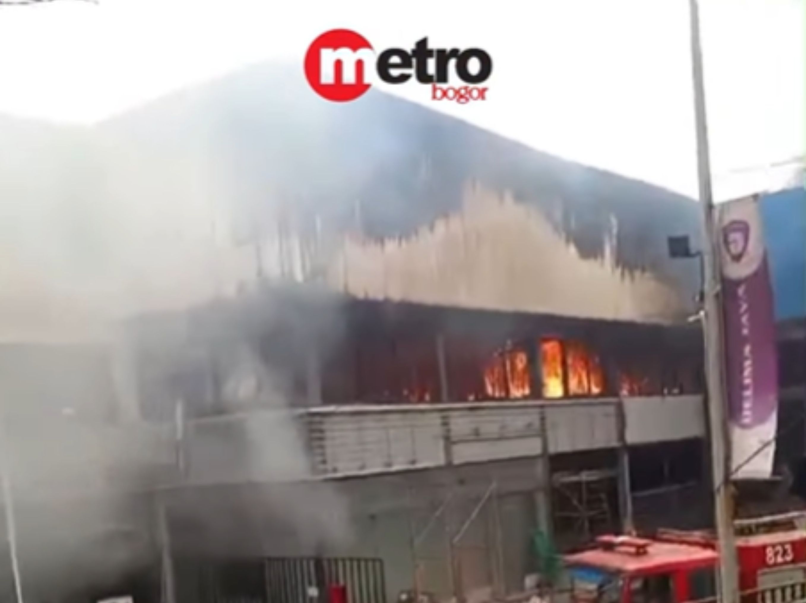 kebakaran pabrik <b>(metro bogor)</b>