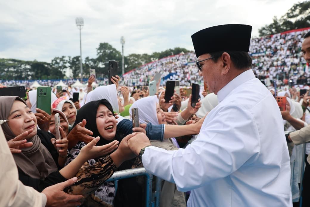 Lebih dari 100 ribu warga Nahdlatul Ulama berdiri serempak menyambut kehadiran Presiden RI Prabowo Subianto. <b>(Dok.Ntvnews.id)</b>