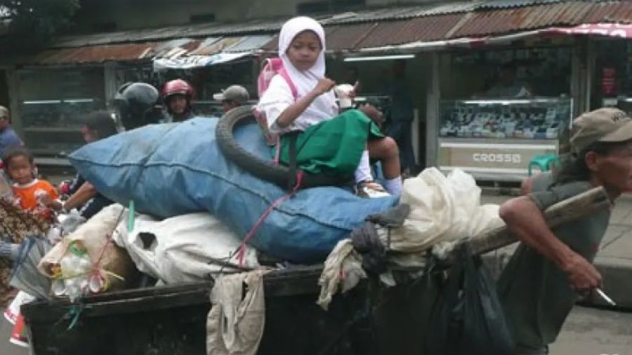 Manusia gerobak <b>(Antara/ Dodo Karundeng)</b>