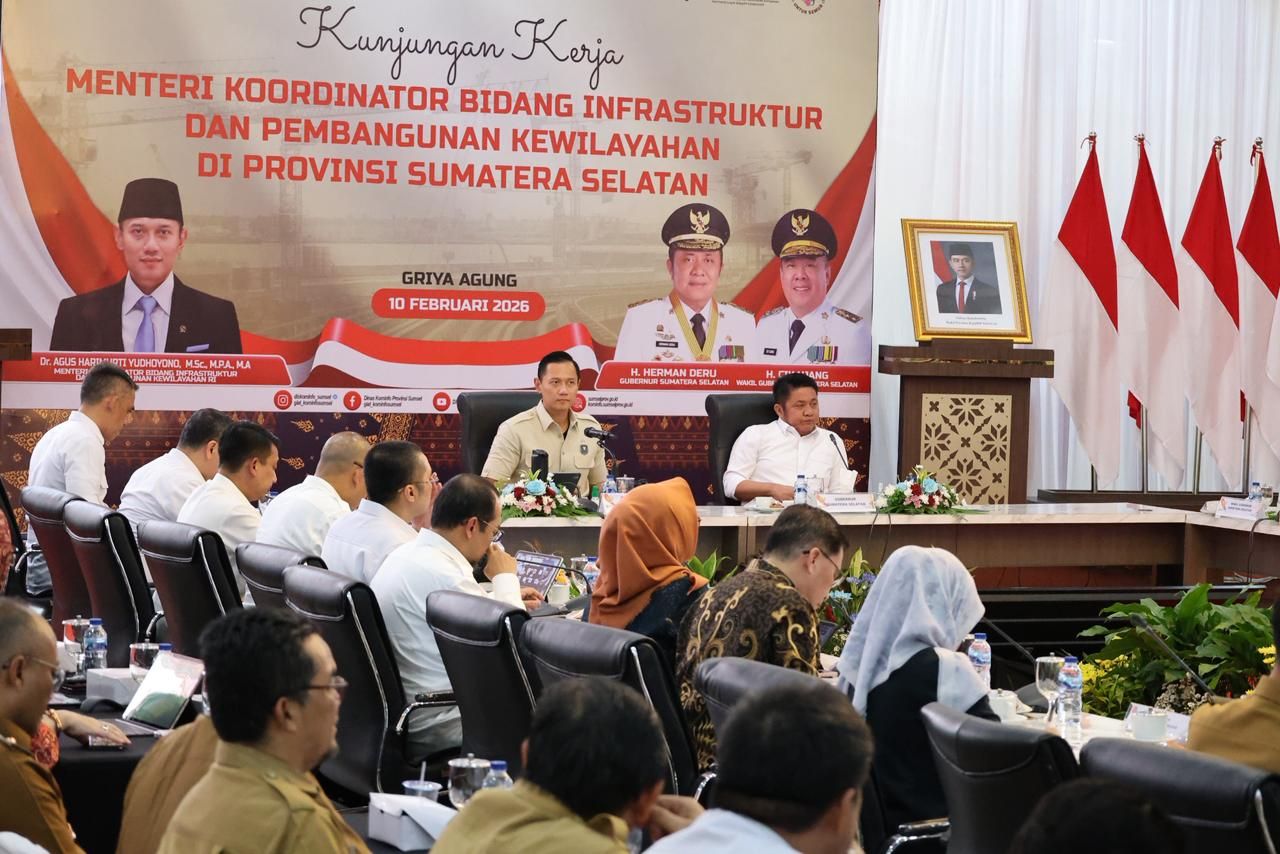 Menteri Koordinator Bidang Infrastruktur dan Pembangunan Kewilayahan, Agus Harimurti Yudhoyono (AHY) bersama Gubernur Sumatra Selatan, Herman Deru dan Wakil Gubernur Sumatra Selatan, melakukan kunjungan kerja ke Sumatra Selatan, pada Selasa-Rabu, 10-11 Februari 2026.&nbsp; <b>(KemenkoInfra)</b>