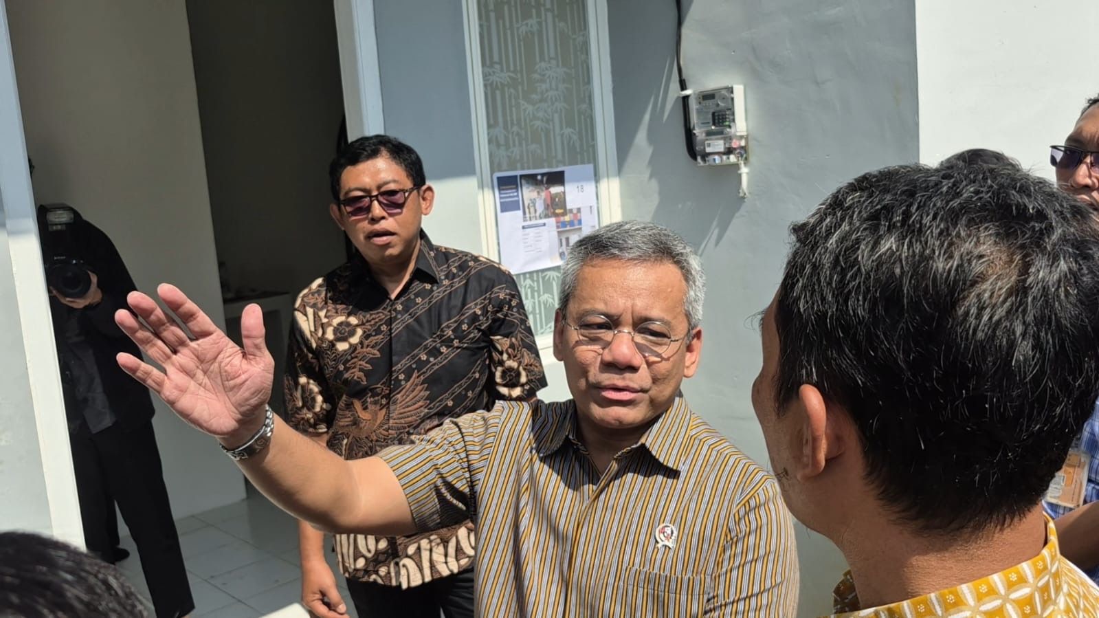 Wakil Menteri Keuangan (Wamenkeu) Suahasil Nazara mengapresiasi kolaborasi antara Pemerintah Kota (Pemkot) Surakarta dengan badan usaha di bawah Kementerian Keuangan (Kemenkeu) dalam penataan kawasan permukiman, khususnya di bantaran sungai. <b>(Ntvnews.id-Muslimin Trisyuliono )</b>