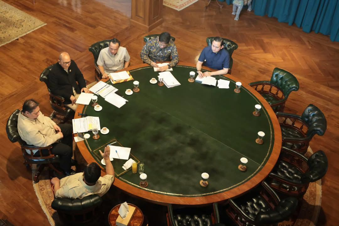 Presiden Prabowo Subianto menggelar pertemuan dengan sejumlah Menteri Kabinet Merah Putih di kediaman pribadinya di Hambalang, Bogor, Minggu 15 Februari 2026.  