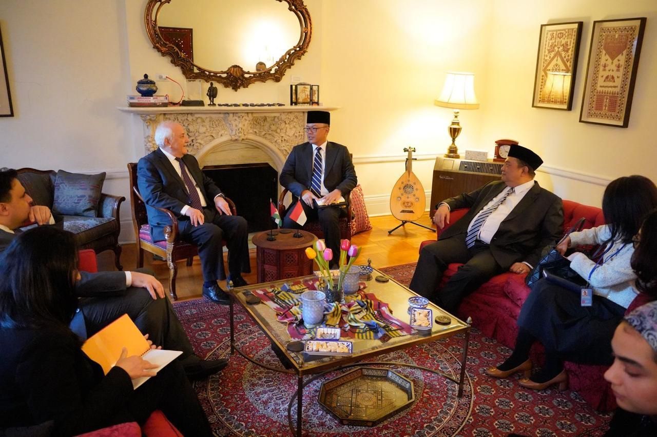 Menteri Luar Negeri Sugiono pada Senin (16/2) melakukan pertemuan bilateral dengan Wakil Tetap Palestina untuk Perserikatan Bangsa Bangsa (PBB), Menteri Riyad Mansour di Kantor Perwakilan Palestina, New York, Amerika Serikat (AS). <b>(dok kemenlu)</b>