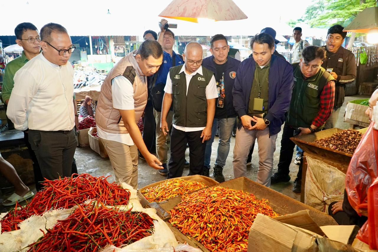 Deputi Bidang Ketersediaan dan Stabilisasi Pangan Badan Pangan Nasional (Bapanas) I Gusti Ketut Astawa,&nbsp;saat sidak Satgas Saber Pelanggaran Harga, Keamanan, dan Mutu Pangan di PIKJ. <b>(Bakom RI)</b>