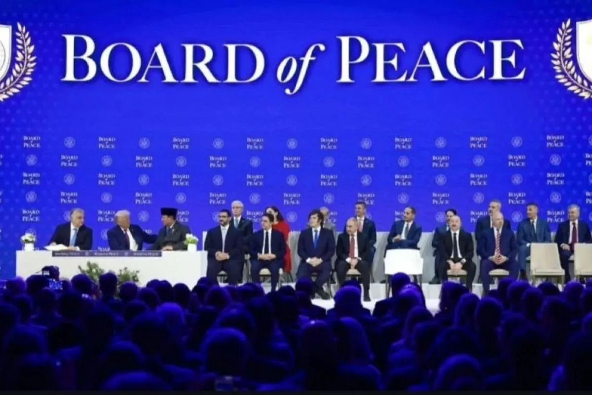 Presiden RI Prabowo Subianto menjadi salah satu pemimpin dunia yang menandatangani Board of Peace Charter dalam rangkaian World Economic Forum 2026 di Davos, Swiss, Kamis, 22 Januari 2026. (ANTARA/HO-Sekretariat Kabinet) <b>(Antara)</b>
