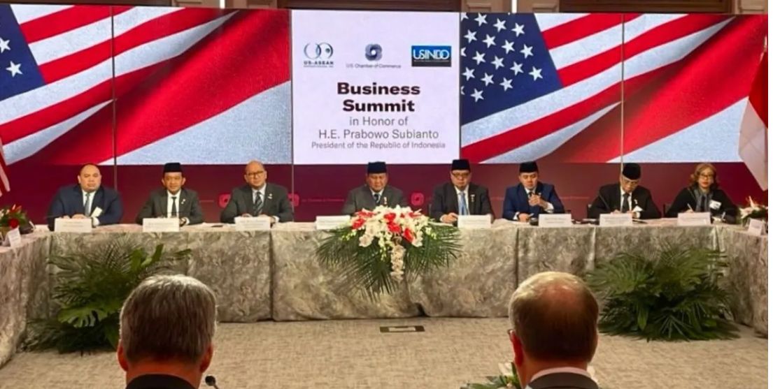 Prabowo di hadapan para pengusaha-pengusaha ternama AS dalam acara Business Summit di Gedung US Chamber of Commerce (USCC), Washington DC, Amerika Serikat <b>(Antara)</b>