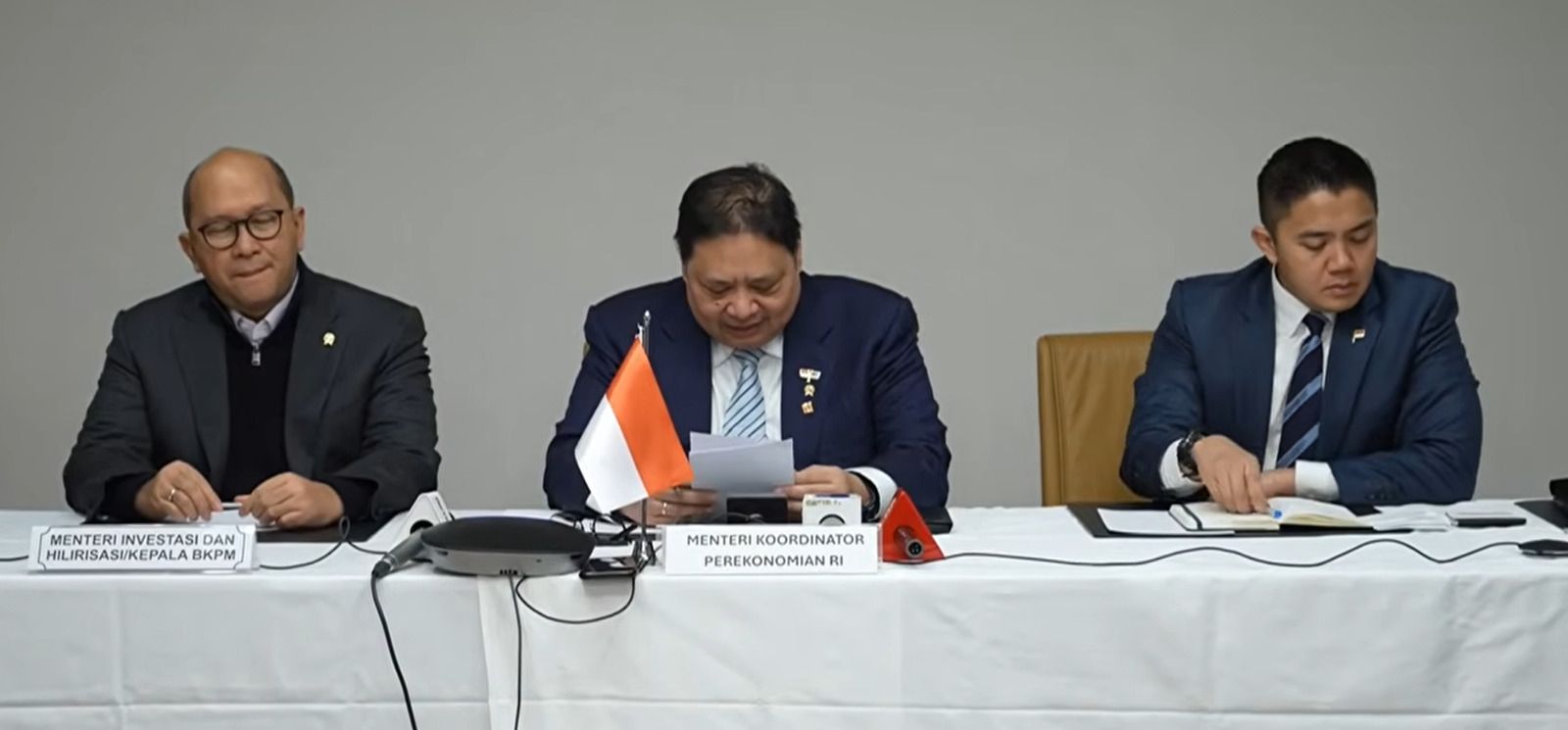 Menteri Koordinator Bidang Perekonomian Airlangga Hartarto dalam Konferensi Pers Penandatanganan Perjanjian Perdagangan Resiprokal Indonesia - Amerika Serikat 