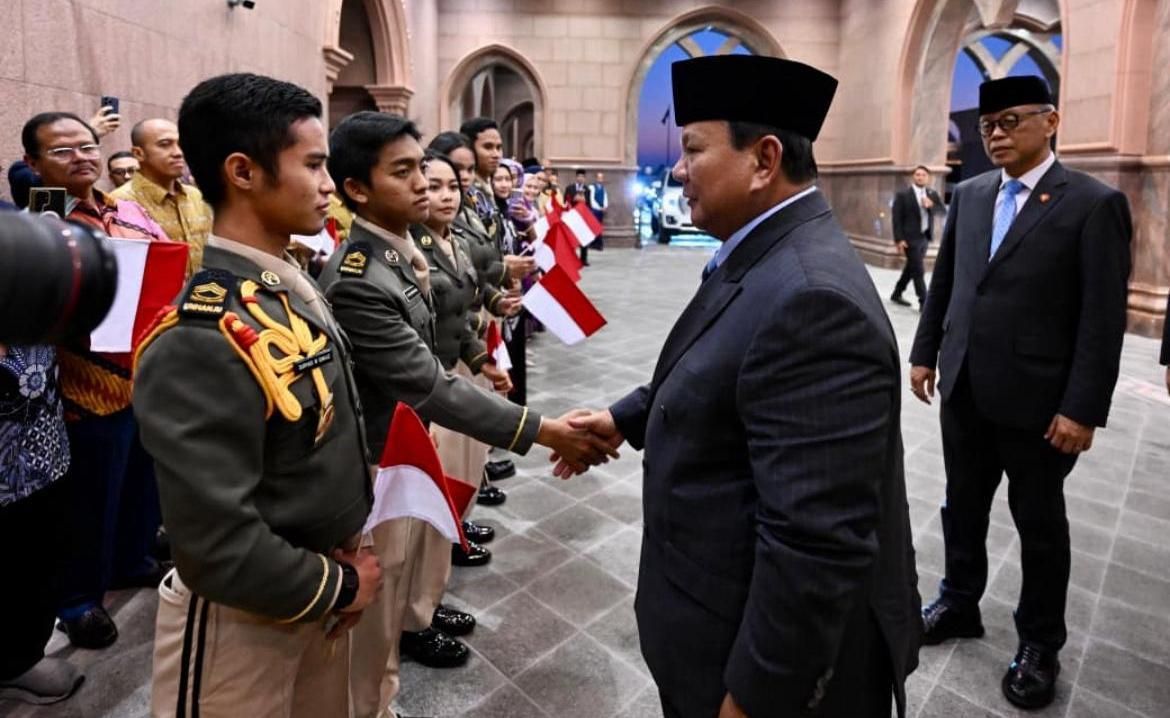 Diaspora Indonesia Sambut Kedatangan Prabowo di Abu Dhabi <b>(Sekretariat Presiden)</b>