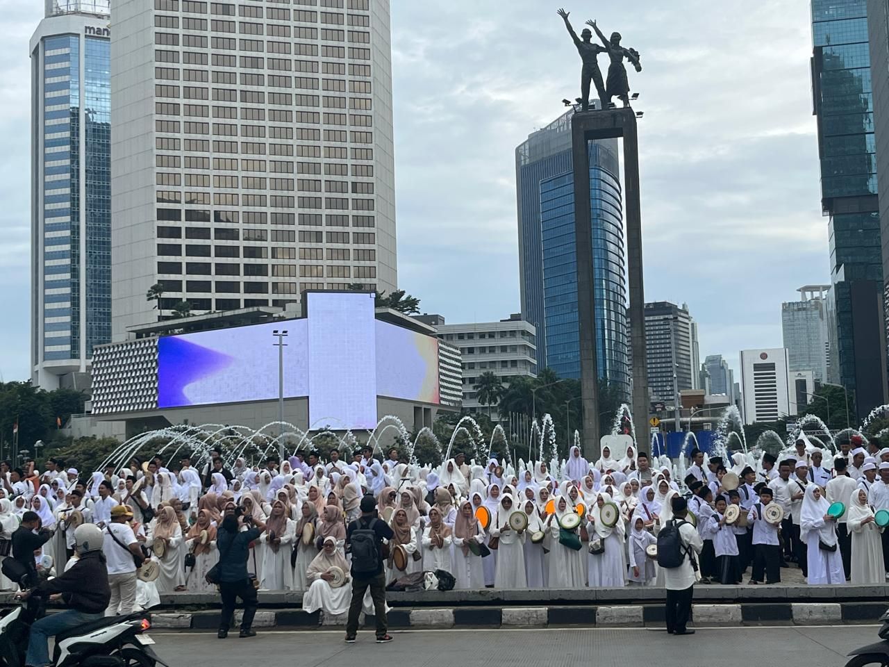 Suana Bndaran HI pada Jumat, 27 Februari 2026 sore. <b>(NTVNews.id/Adiansyah)</b>