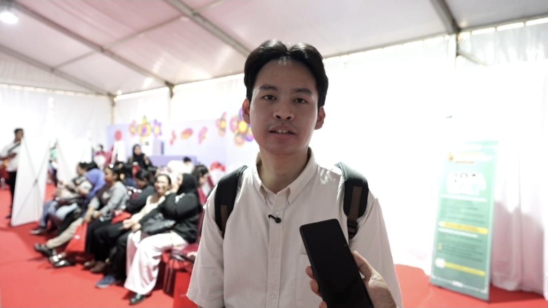 Edward (26), pengunjung asal Bekasi, membagikan pengalamannya usai memanfaatkan layanan Cek Kesehatan Gratis di Imlek Festival 2577. <b>(Istimewa)</b>
