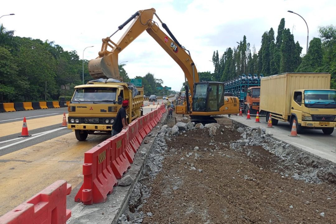 Pemeliharaan juga dilakukan di ruas tol utama Trans Jawa. PT Jasamarga Transjawa Tol (JTT) memperkuat pemeliharaan berkala di Ruas Tol Jakarta&ndash;Cikampek sebagai langkah antisipasi arus mudik dan balik Lebaran 2026. <b>(Istimewa)</b>