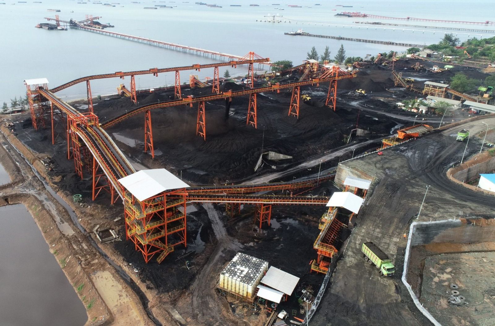 Tampak site PT Borneo Indobara (BIB) di Angsana, Kabupaten Tanah Bumbu, Kalimantan Selatan. Melalui komitmennya dalam program Green Mining Realization, salah satunya listrik hijau, kini PT BIB menjadi pengguna layanan Renewable Energy Certificate PLN <b>(Istimewa)</b>