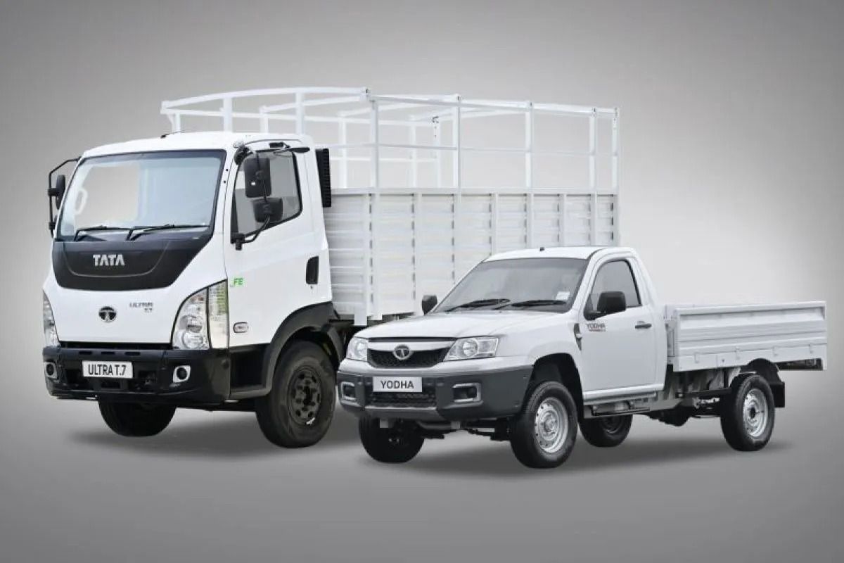Kendaraan niaga Tata Yodha (kanan) dan Tata Ultra T.7 (kiri) dari Tata Motors. Dok. Tata Motors <b>(Antara)</b>