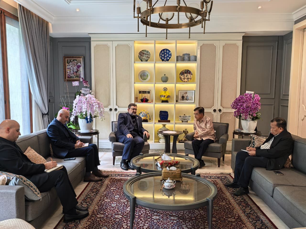 Kunjungan Duta Besar Iran untuk Indonesia, Mohammad Boroujerdi, di kediamannya Jusuf Kalla di Jakarta Selatan, Selasa 3 Maret 026. <b>(Istimewa)</b>