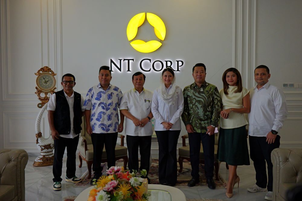  Wamendag Dyah Roro Esti Widya Putri bersama Presiden Komisaris NT Corp Nurdin Tampubolon didampingi Direktur Utama Nusantara TV Randy Tampubolon, Direksi Tommy William Tampubolon dan jajaran Redaksi Nusantara TV