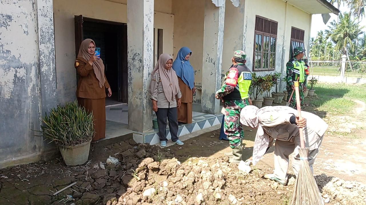 Prajurit TNI telah membersihkan rumah warga yang tertimbun lumpur di Bireun, Aceh, pada Rabu, 4 Maret 2026. <b>(Istimewa)</b>
