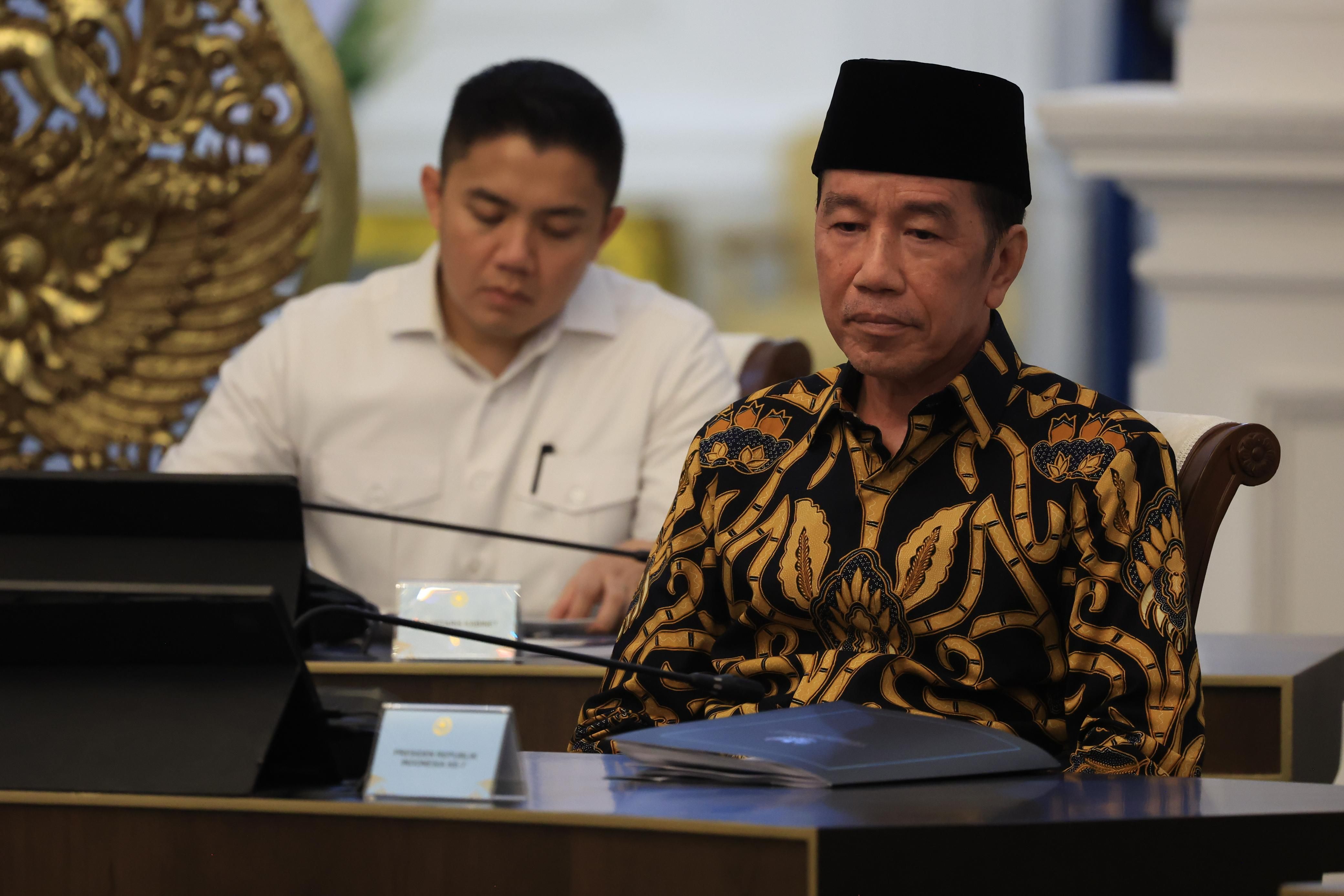 Presiden ke-7 Jokowi dan Seskab Teddy <b>(Bakom RI)</b>