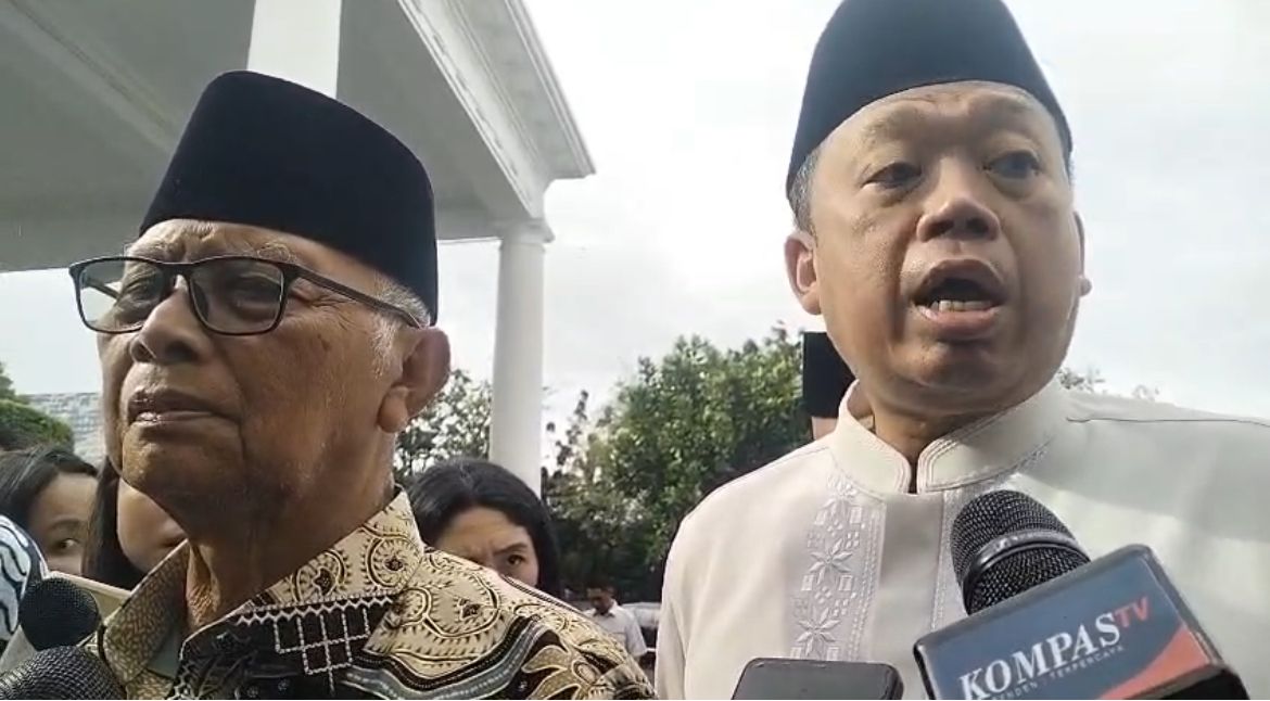 Sejumlah pimpinan organisasi Islam terlihat mendatangi Kompleks Istana Kepresidenan di Jakarta untuk menghadiri undangan buka puasa bersama yang diselenggarakan Presiden Prabowo Subianto <b>(NTVnews)</b>