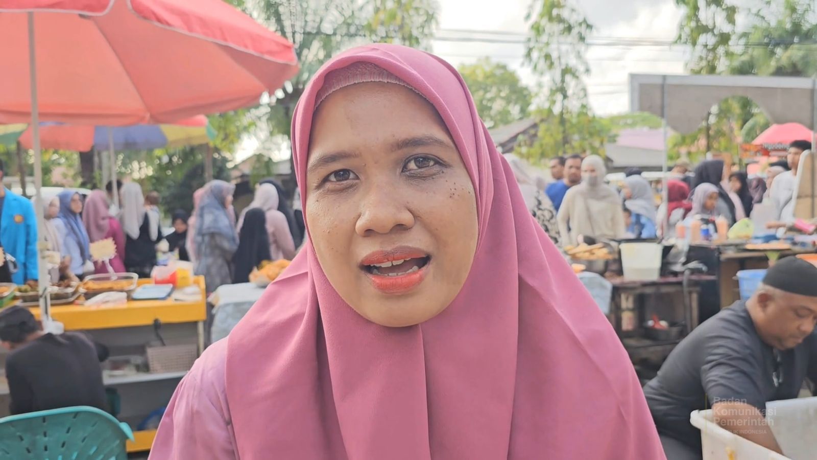 Ramainya suasana ngabuburit dan berburu takjil di Lhokseumawe, Aceh, menjelang berbuka puasa seperti menandakan pemulihan bencana berjalan lebih cepat. <b>(Istimewa)</b>